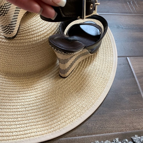 WHBM Wedge Sandal - Picture 3 of 4